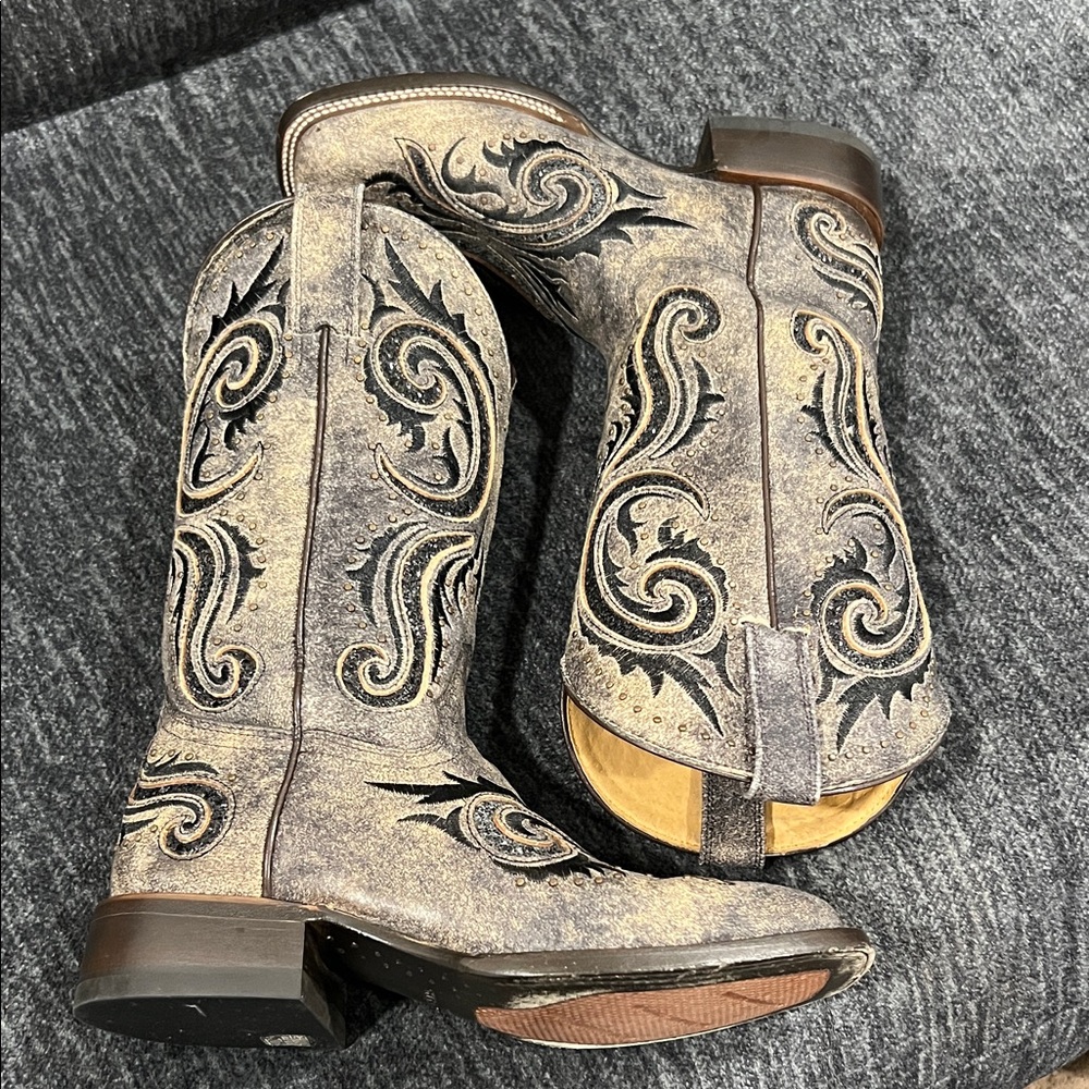 Shyanne Distressed Black and Tan Heeled Boots